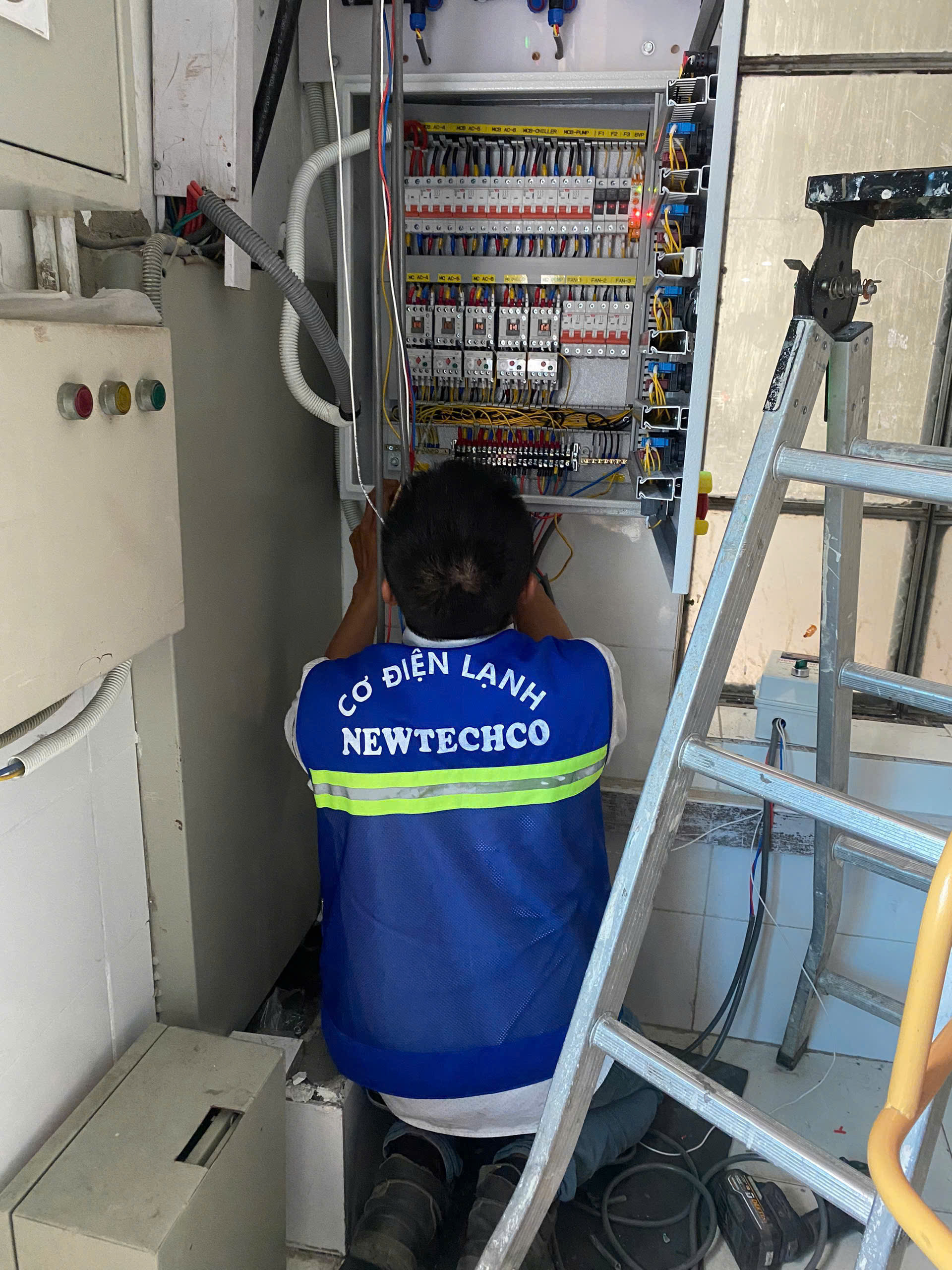 Tủ điện máy làm mát công nghiệp