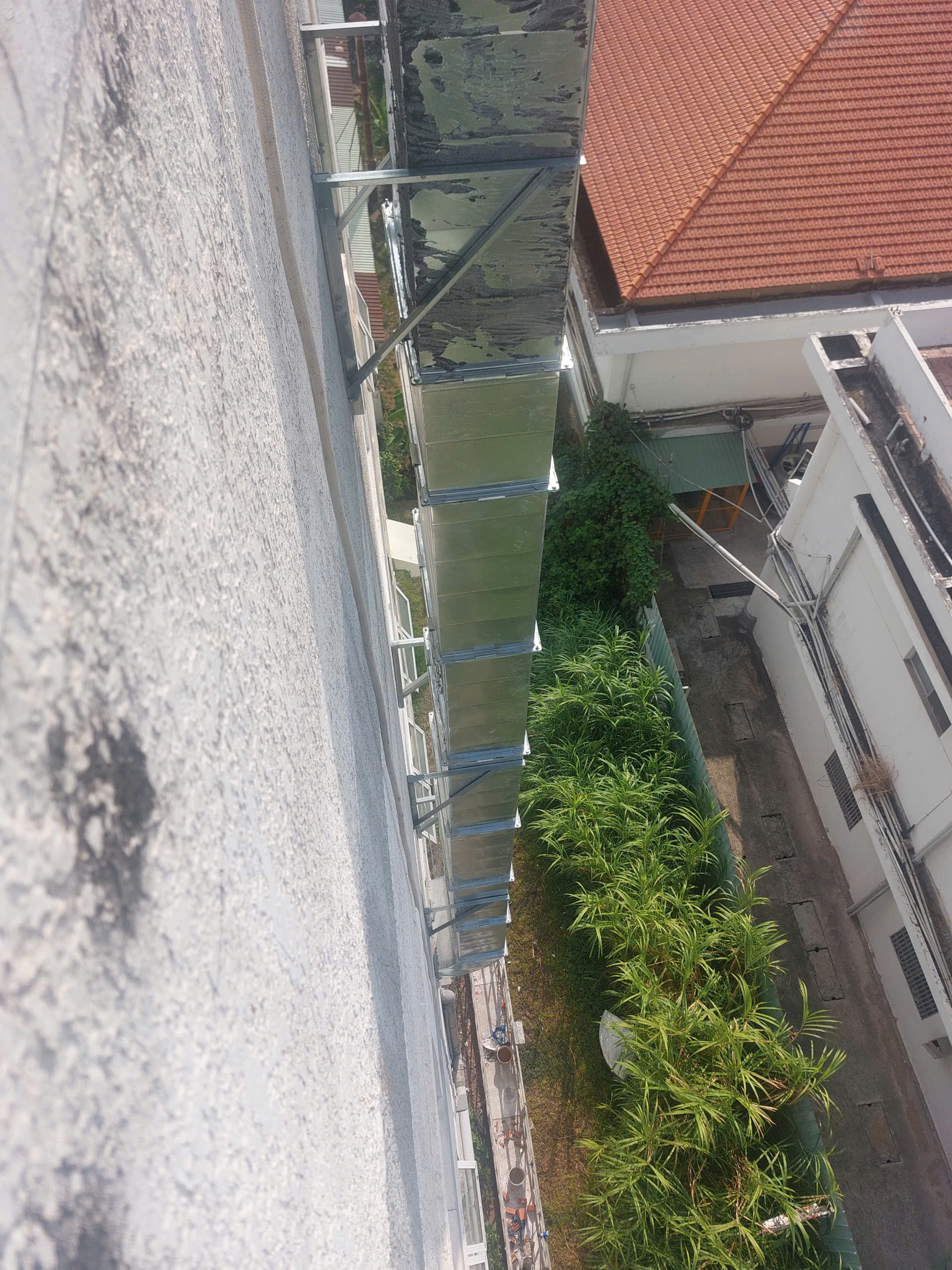 Thi công ống gió ngoài trời